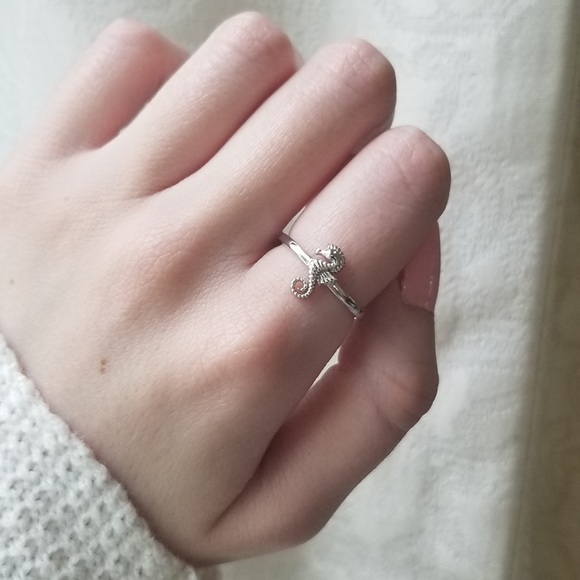 Seahorse Ring - Picture 5 of 8